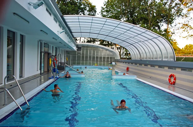 Style lean-to retractable pool enclosure commercial hydrotherapy